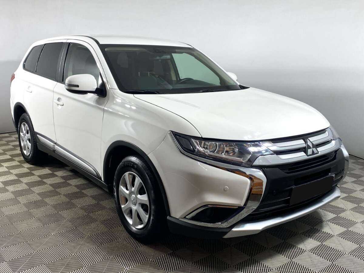 Mitsubishi Outlander 2017 года с пробегом. Фото: #2