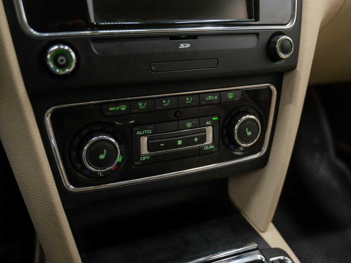 Skoda Superb 2012 года с пробегом. Фото: #18