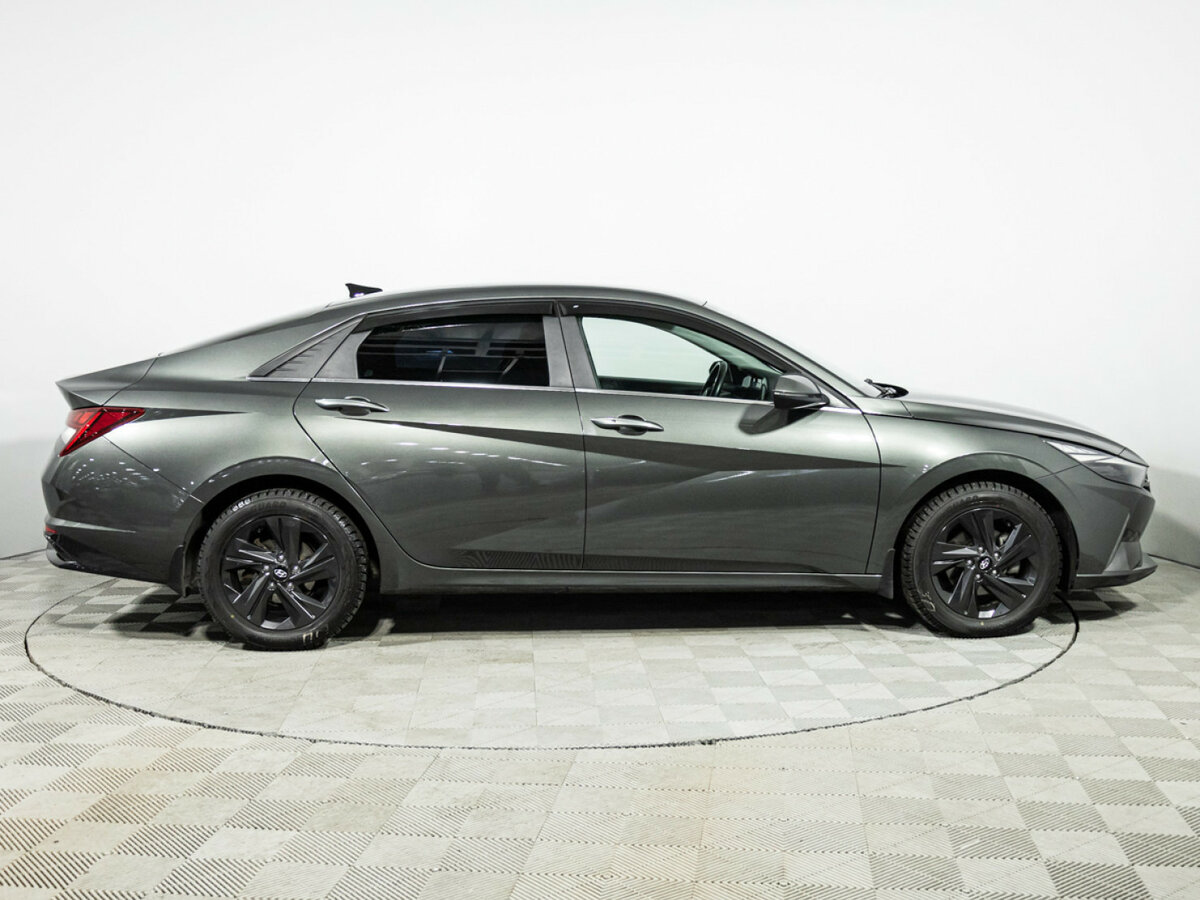 Hyundai Elantra 2022 года с пробегом. Фото: #3