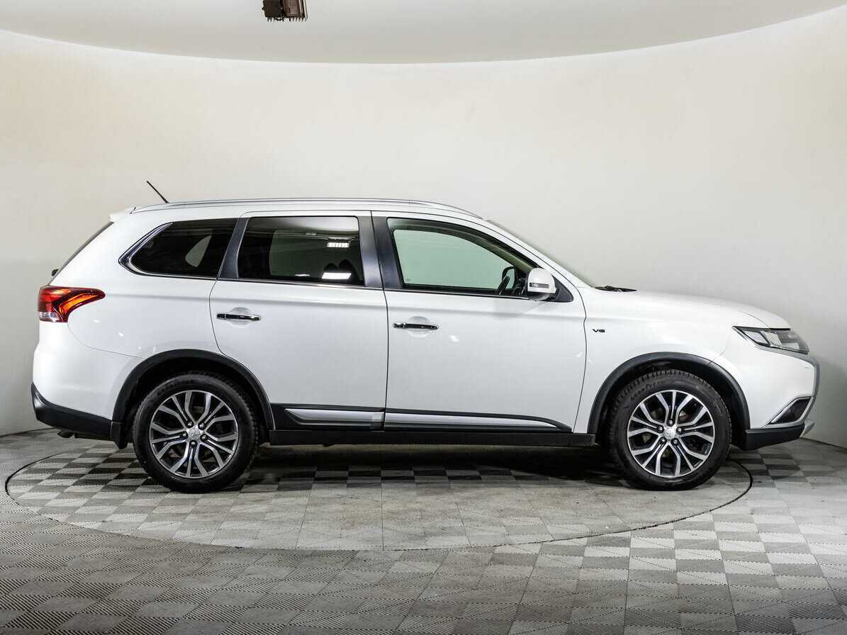 Mitsubishi Outlander 2016 года с пробегом. Фото: #3