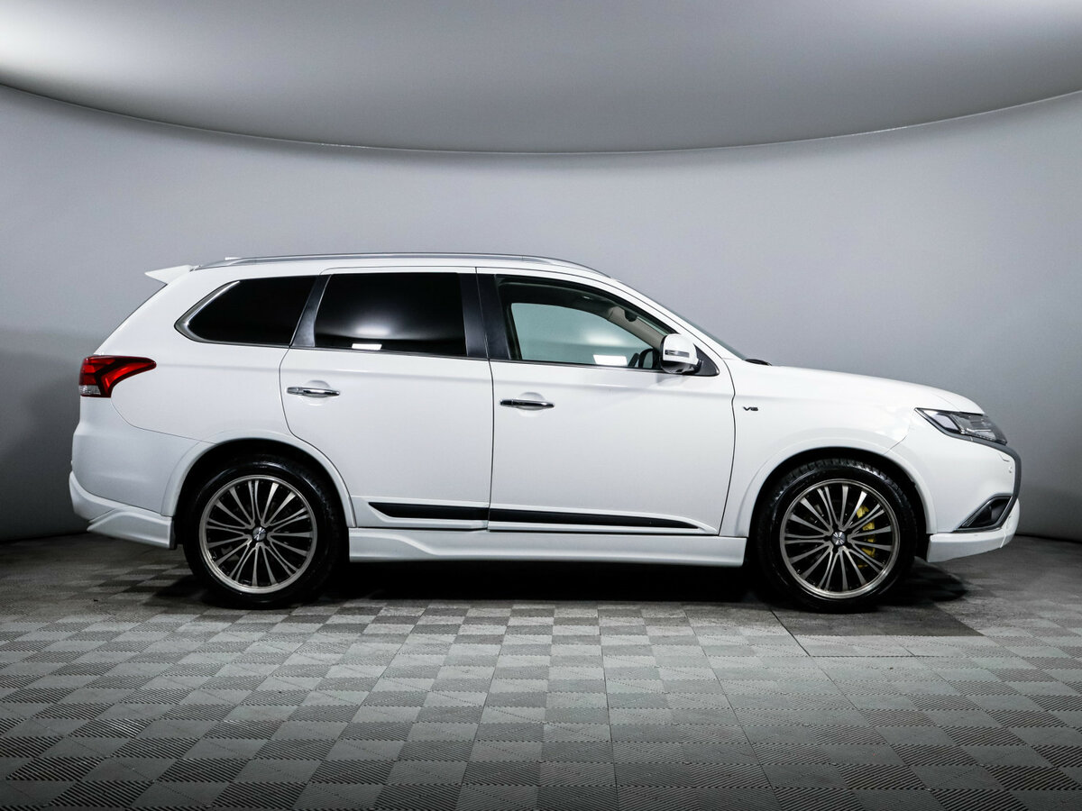 Mitsubishi Outlander 2018 года с пробегом. Фото: #3