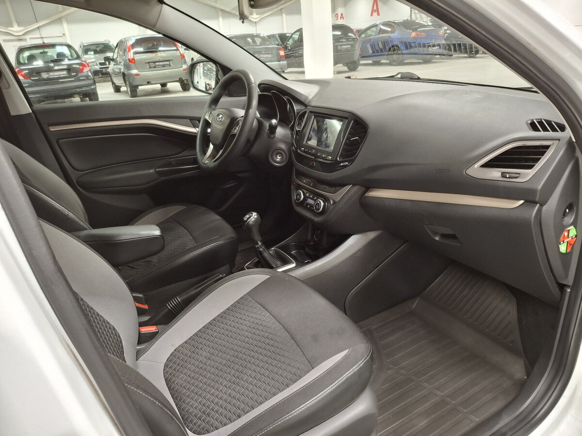 Lada (ВАЗ) Vesta 2017 года с пробегом. Фото: #10