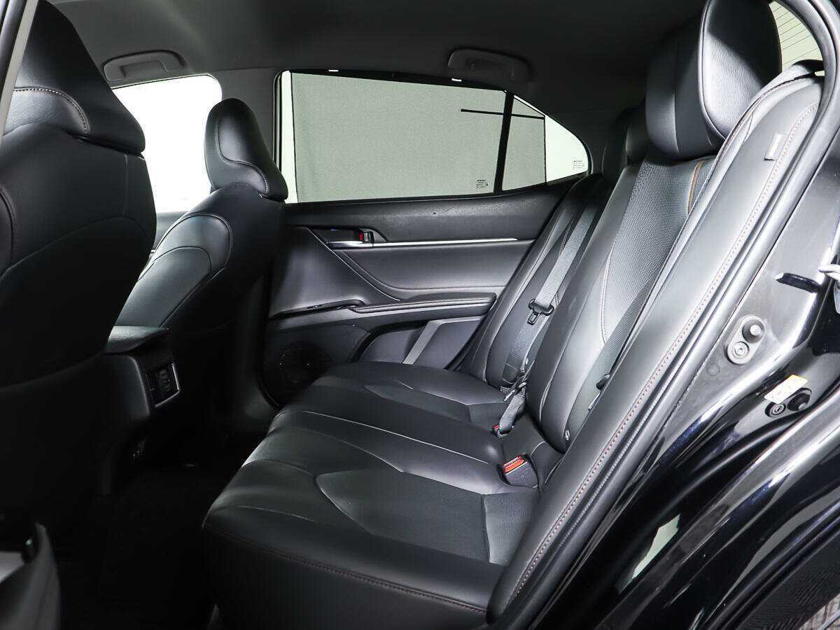 Toyota Camry 2018 года с пробегом. Фото: #9