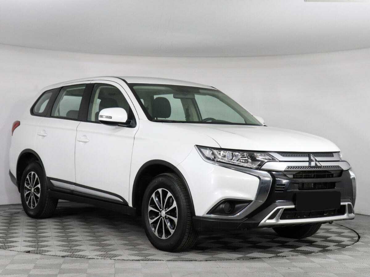 Mitsubishi Outlander 2020 года с пробегом. Фото: #2