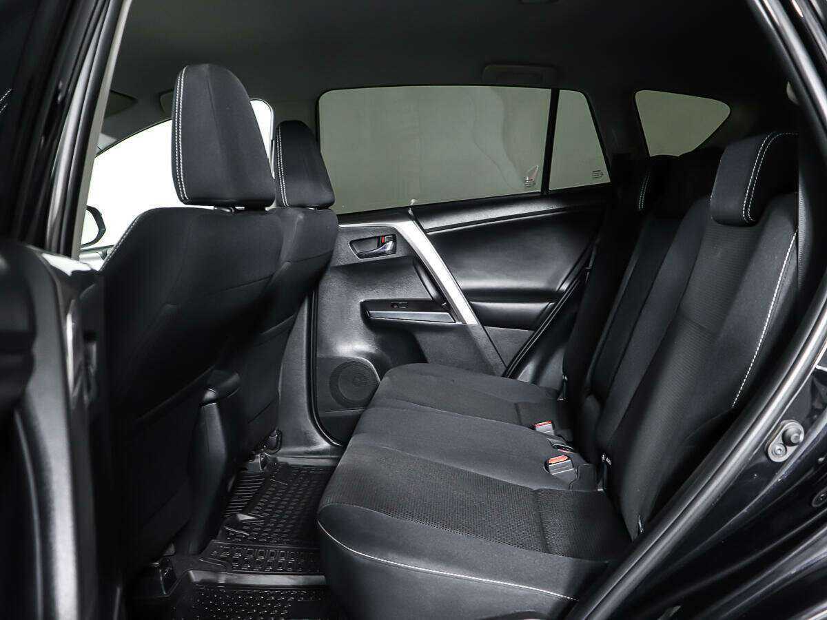 Toyota RAV4 2017 года с пробегом. Фото: #11