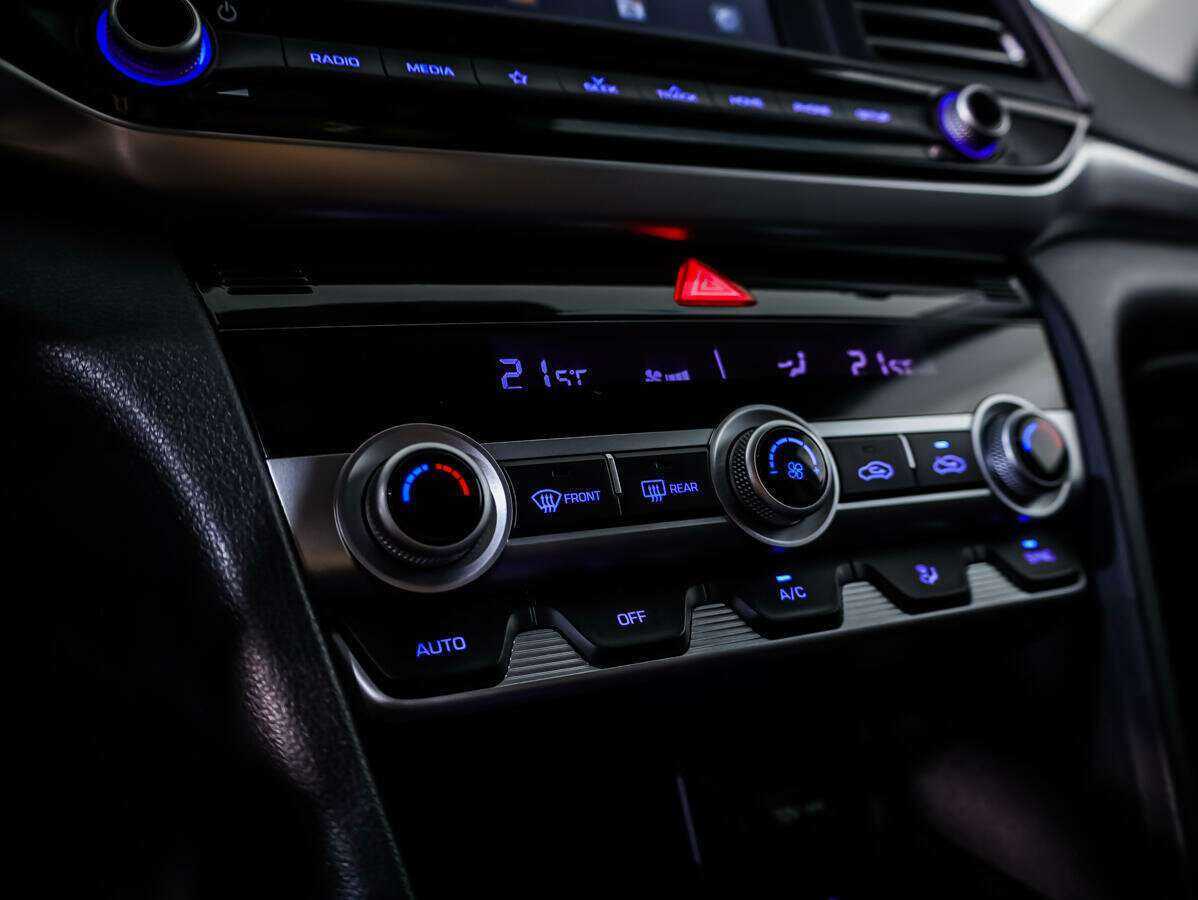 Hyundai Elantra 2019 года с пробегом. Фото: #12