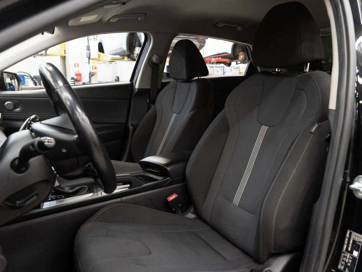 Hyundai Elantra 2021 года с пробегом. Фото: #5