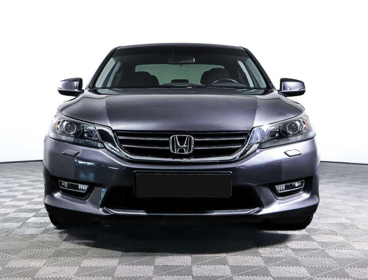 Honda Accord 2013 года с пробегом. Посмотреть фото