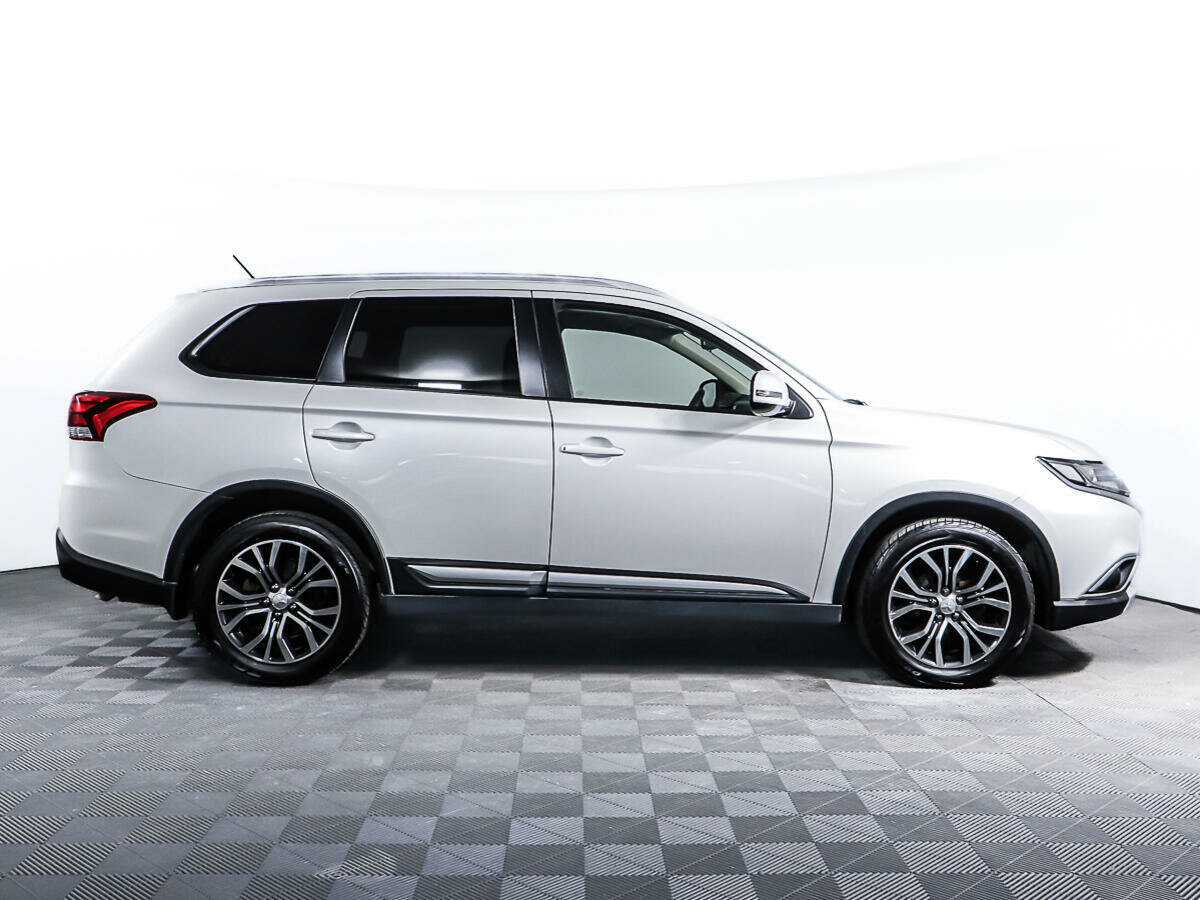 Mitsubishi Outlander 2016 года с пробегом. Фото: #3