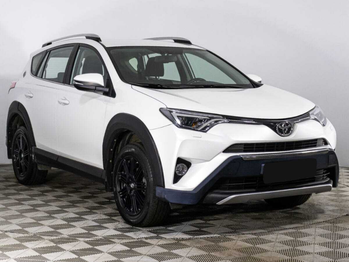 Toyota RAV4 2018 года с пробегом. Фото: #2