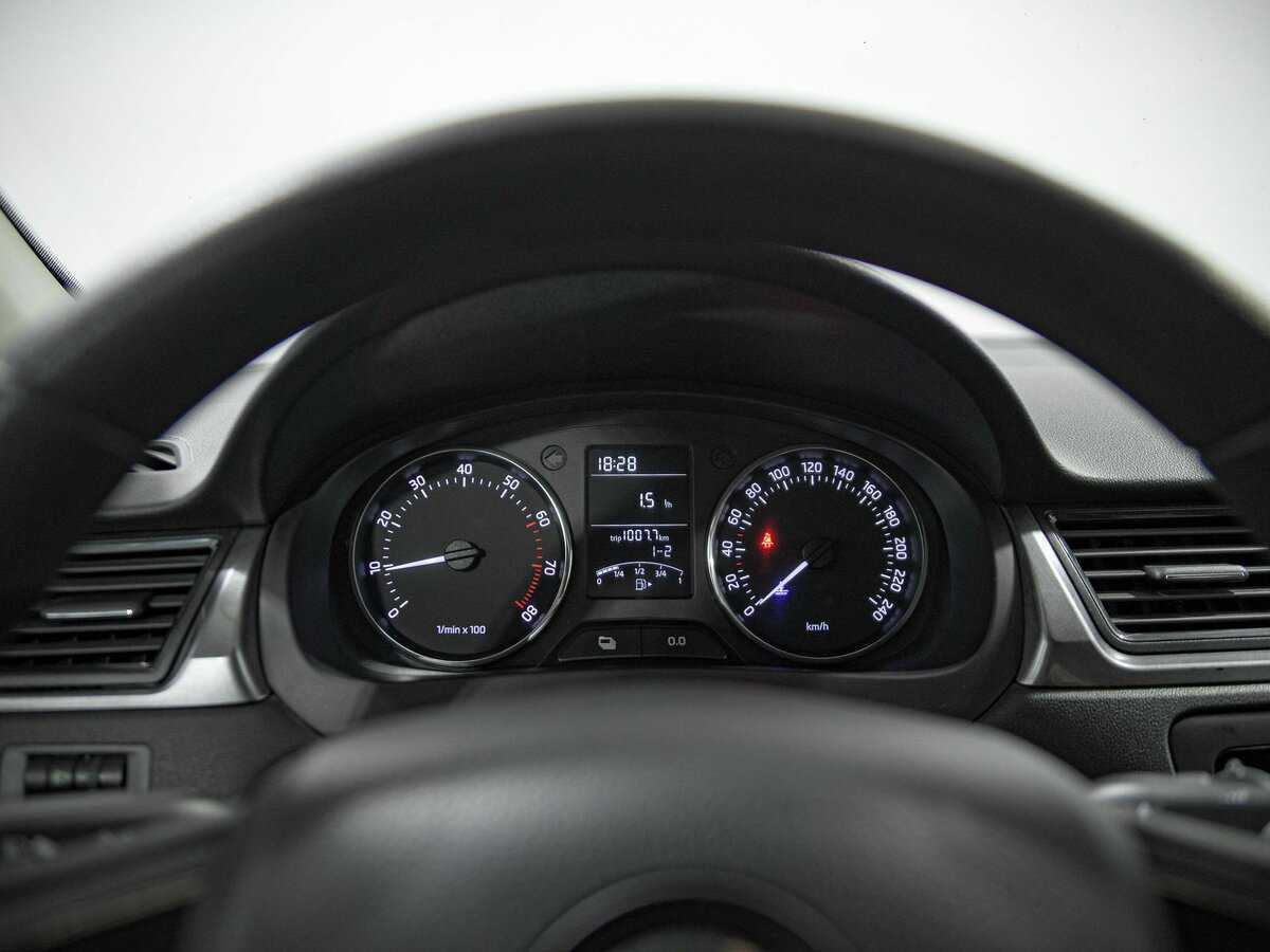 Skoda Rapid 2015 года с пробегом. Фото: #6