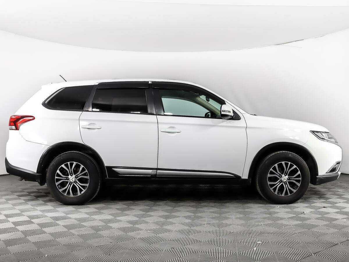 Mitsubishi Outlander 2016 года с пробегом. Фото: #3