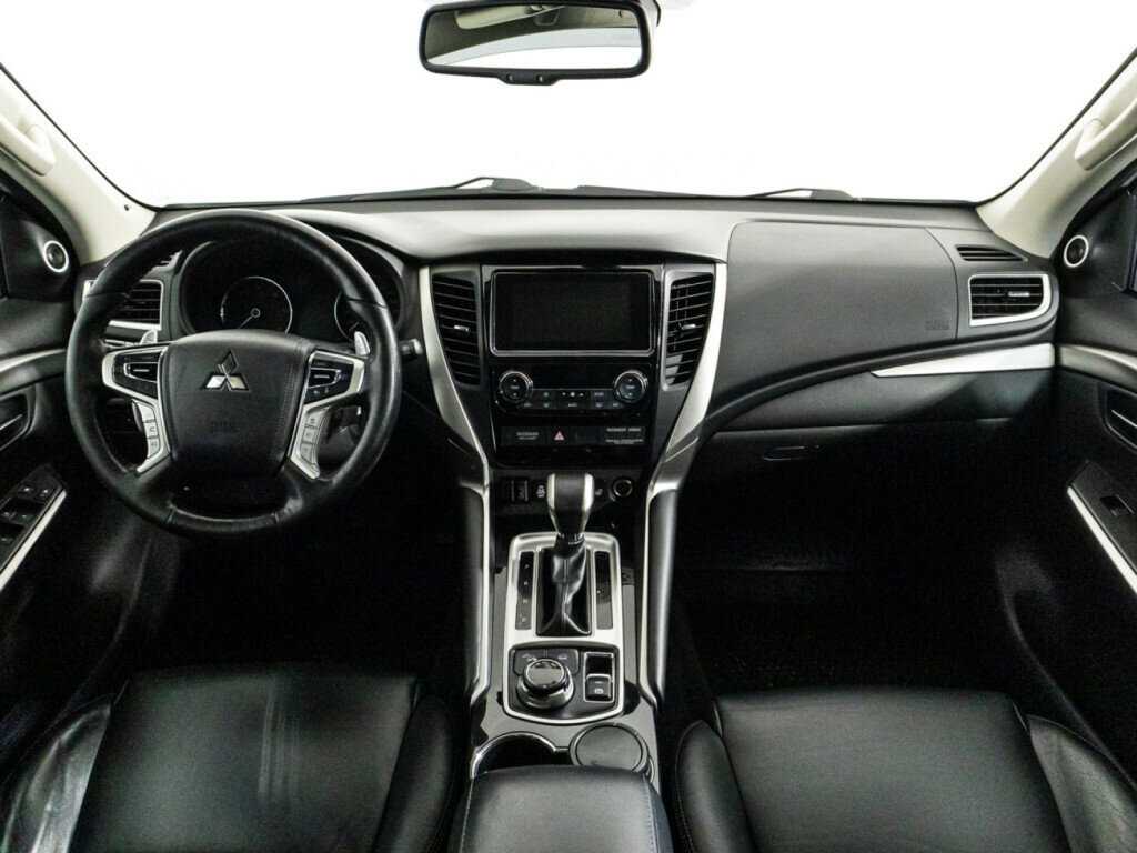 Mitsubishi Pajero Sport 2018 года с пробегом. Фото: #12