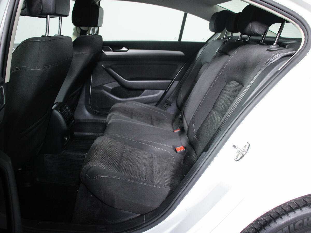 Volkswagen Passat 2018 года с пробегом. Фото: #9