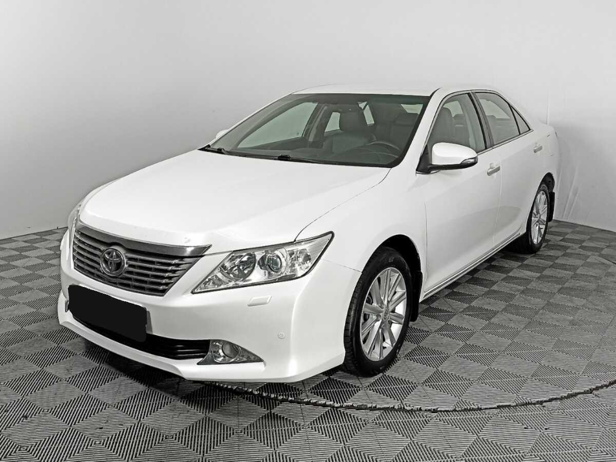 Toyota Camry 2014 года с пробегом. Посмотреть фото