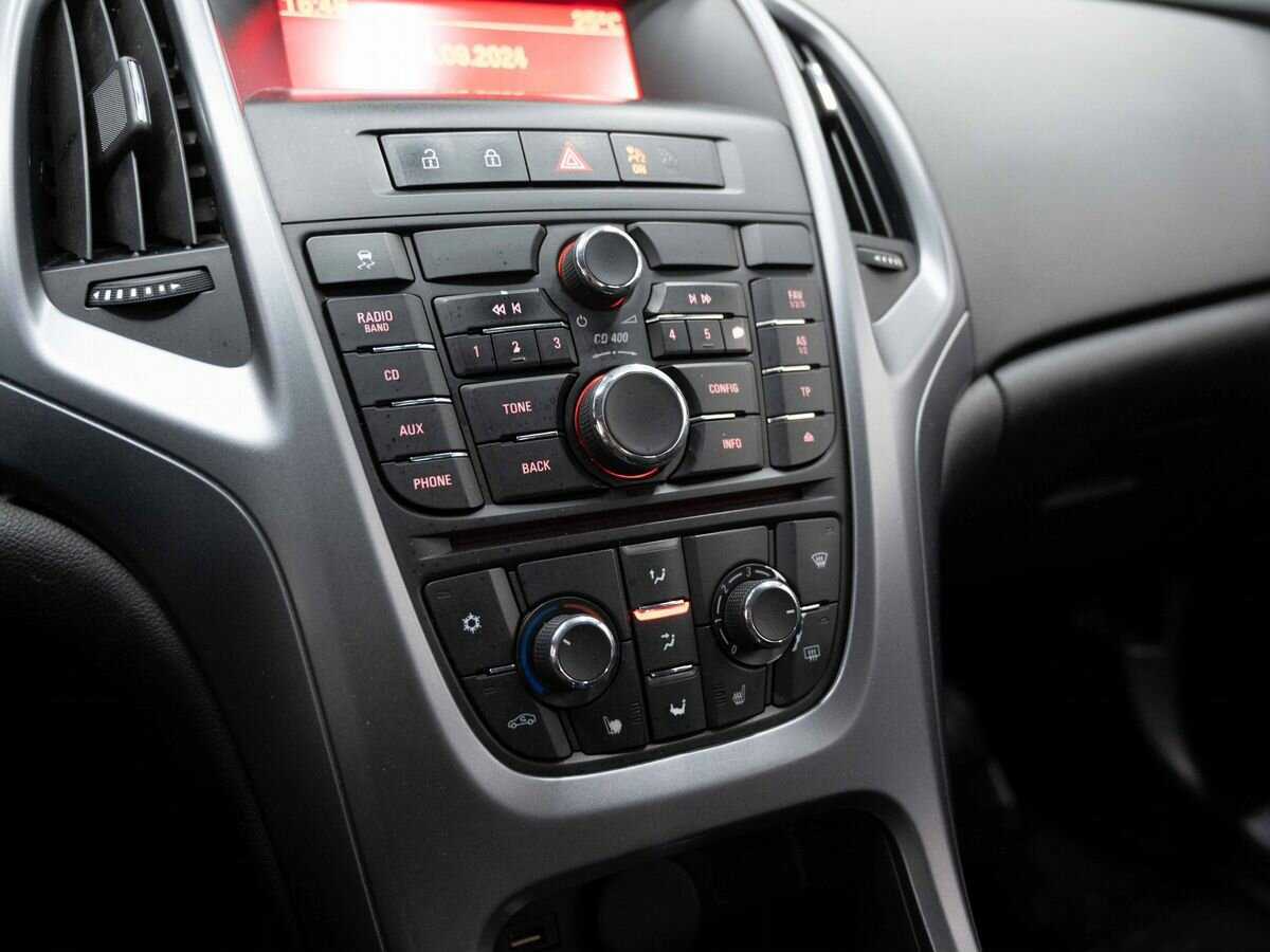 Opel Astra 2013 года с пробегом. Фото: #16