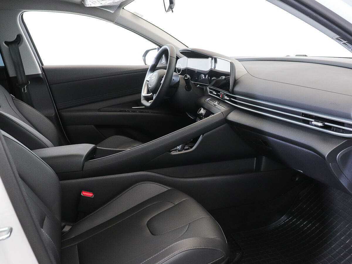 Hyundai Elantra 2024 года с пробегом. Фото: #7