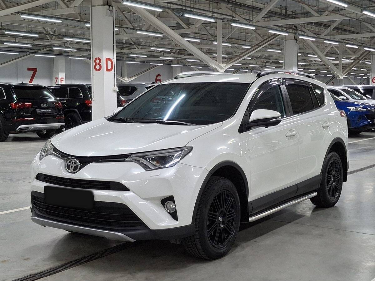Toyota RAV4 2017 года с пробегом. Посмотреть фото