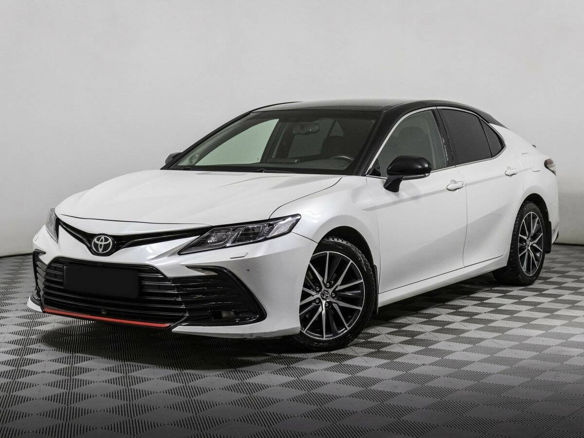 Toyota Camry 2021 года с пробегом. Посмотреть фото