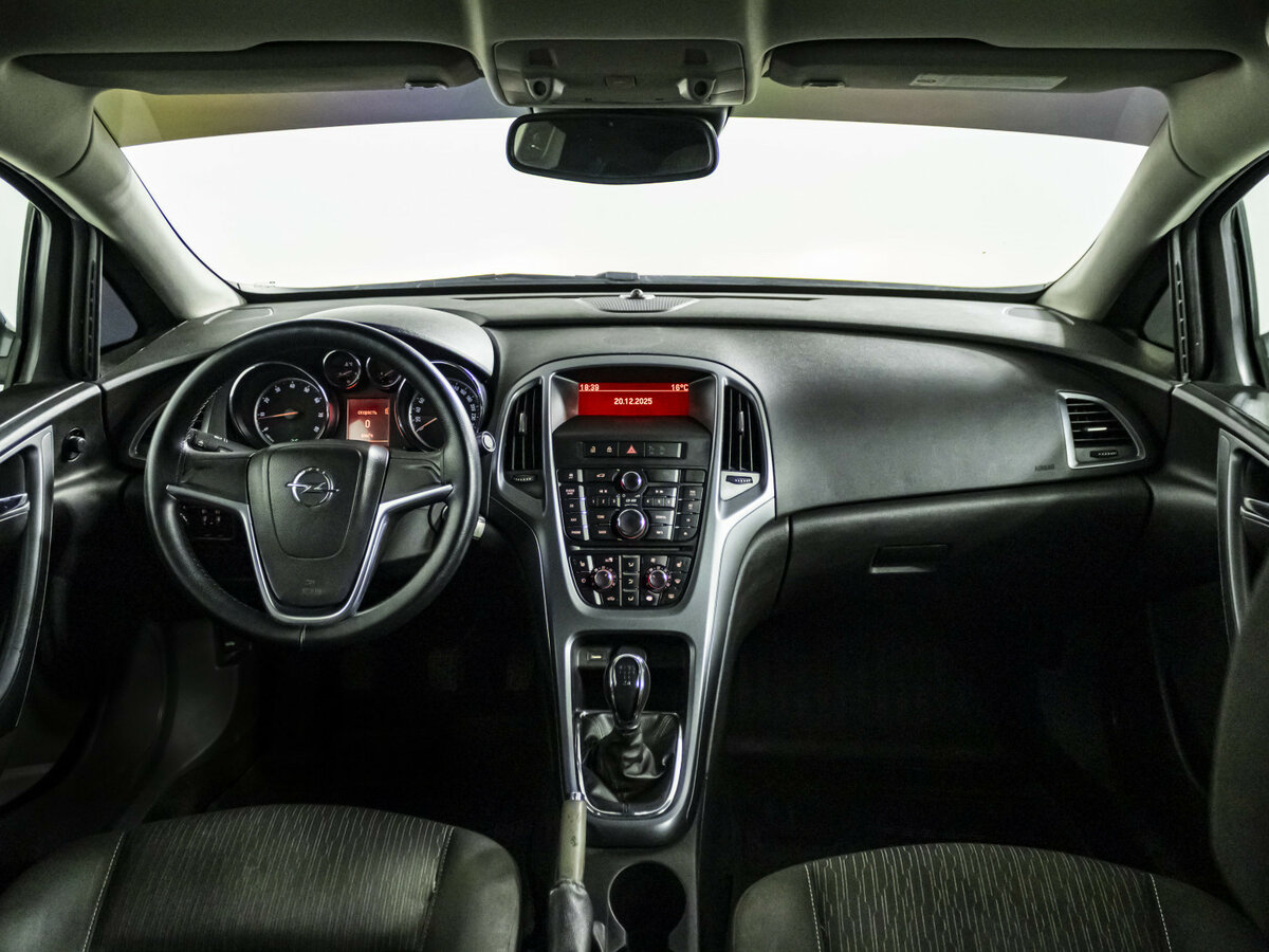 Opel Astra 2013 года с пробегом. Фото: #10