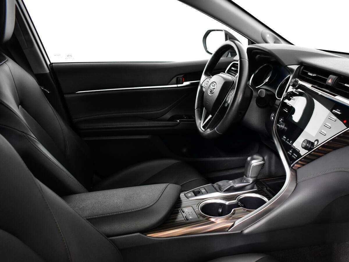 Toyota Camry 2020 года с пробегом. Фото: #8