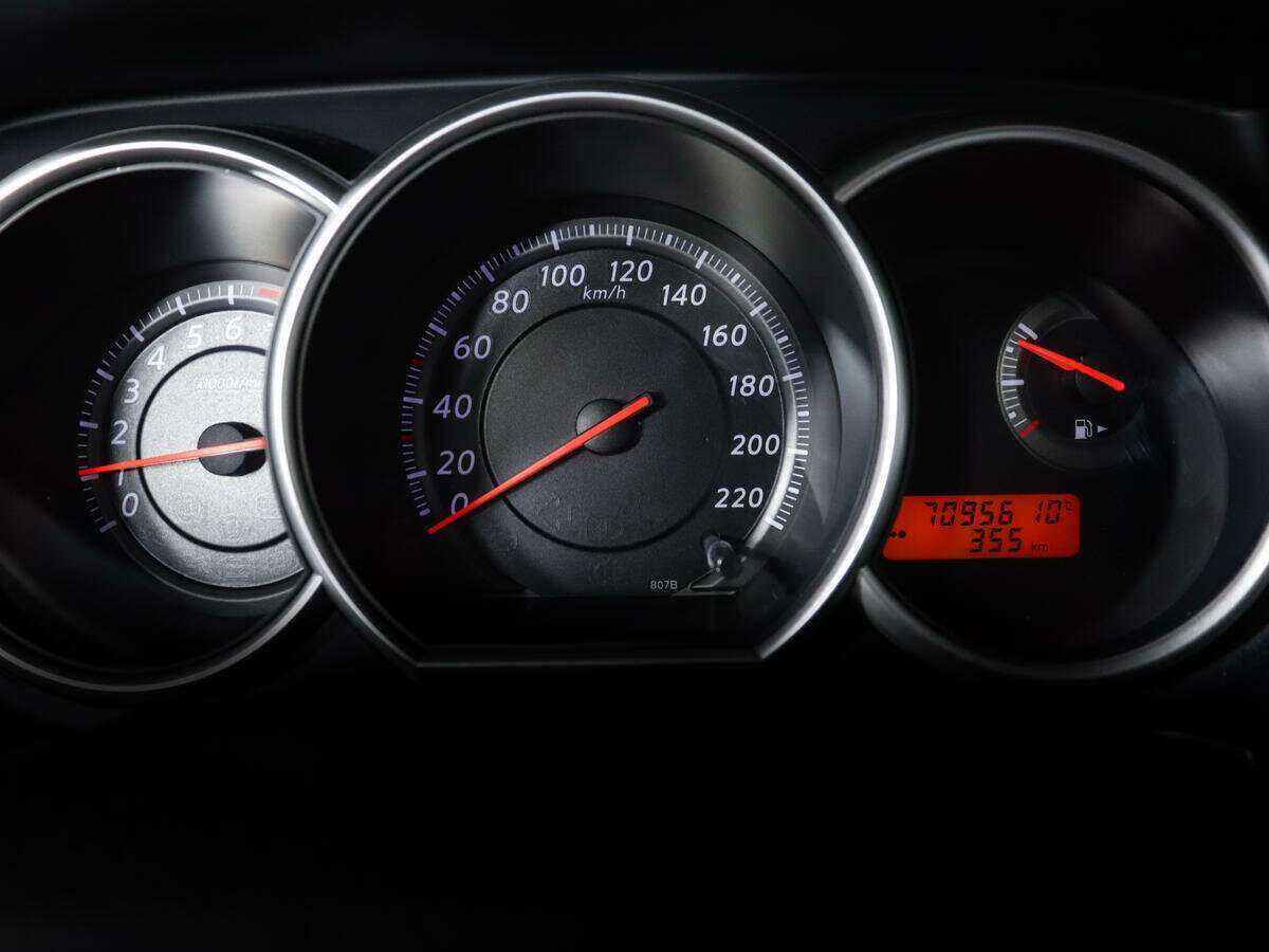 Nissan Tiida 2012 года с пробегом. Фото: #10