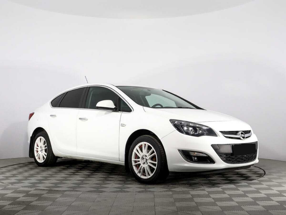 Opel Astra 2013 года с пробегом. Фото: #2