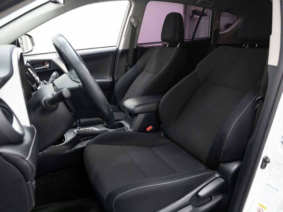 Toyota RAV4 2017 года с пробегом. Фото: #5