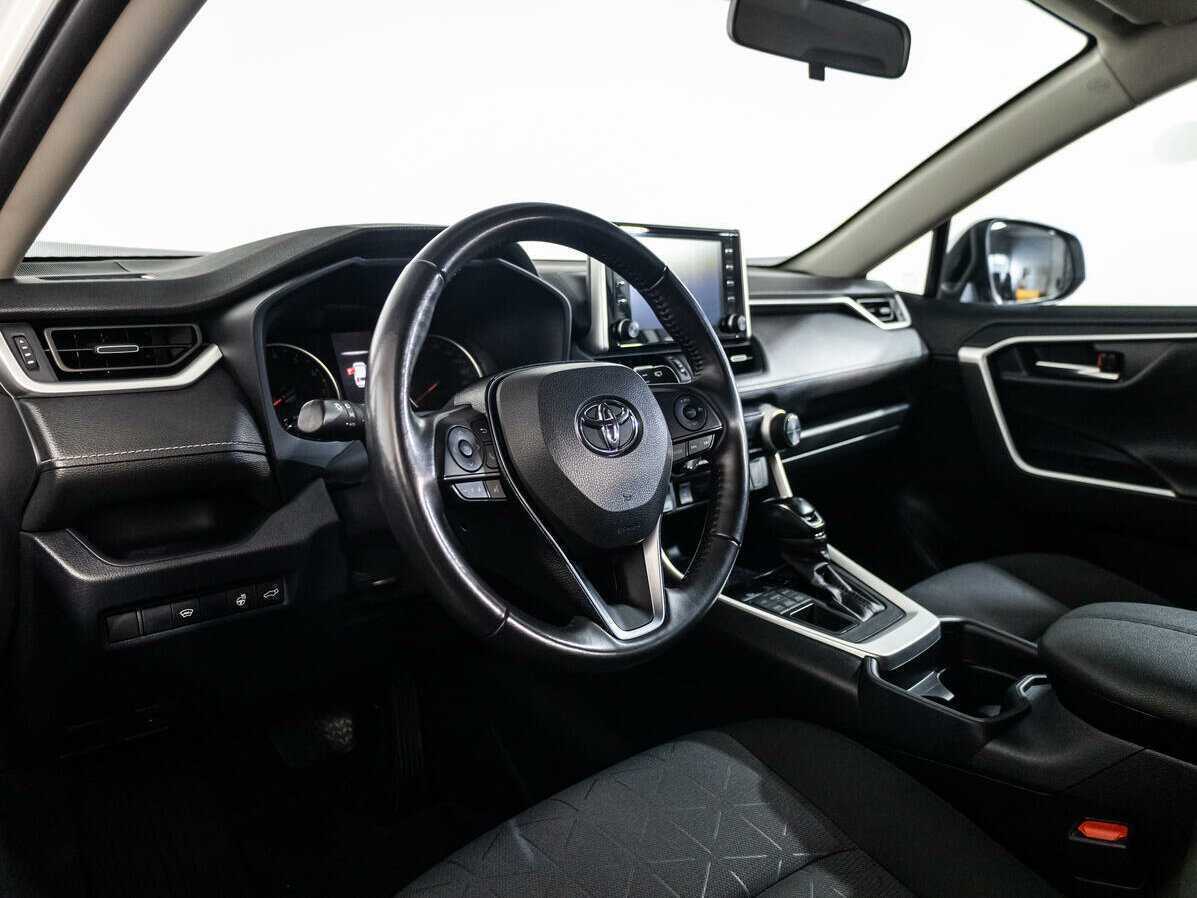 Toyota RAV4 2020 года с пробегом. Фото: #9