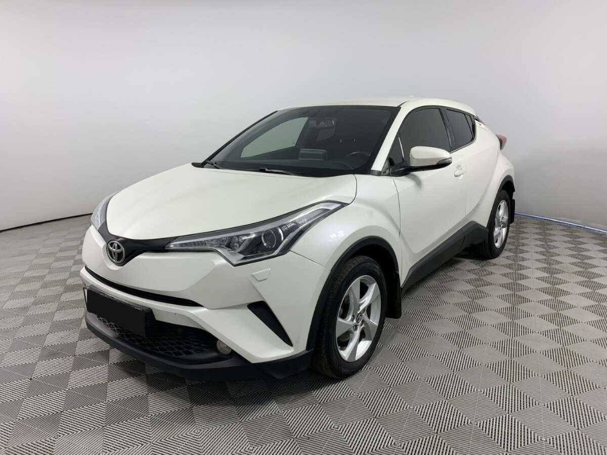 Toyota C-HR 2019 года с пробегом. Посмотреть фото