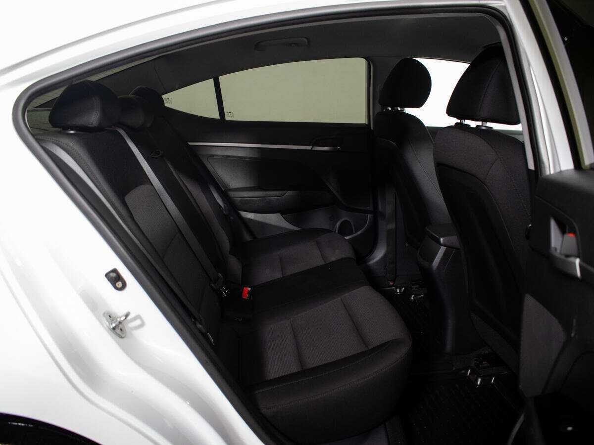 Hyundai Elantra 2019 года с пробегом. Фото: #9