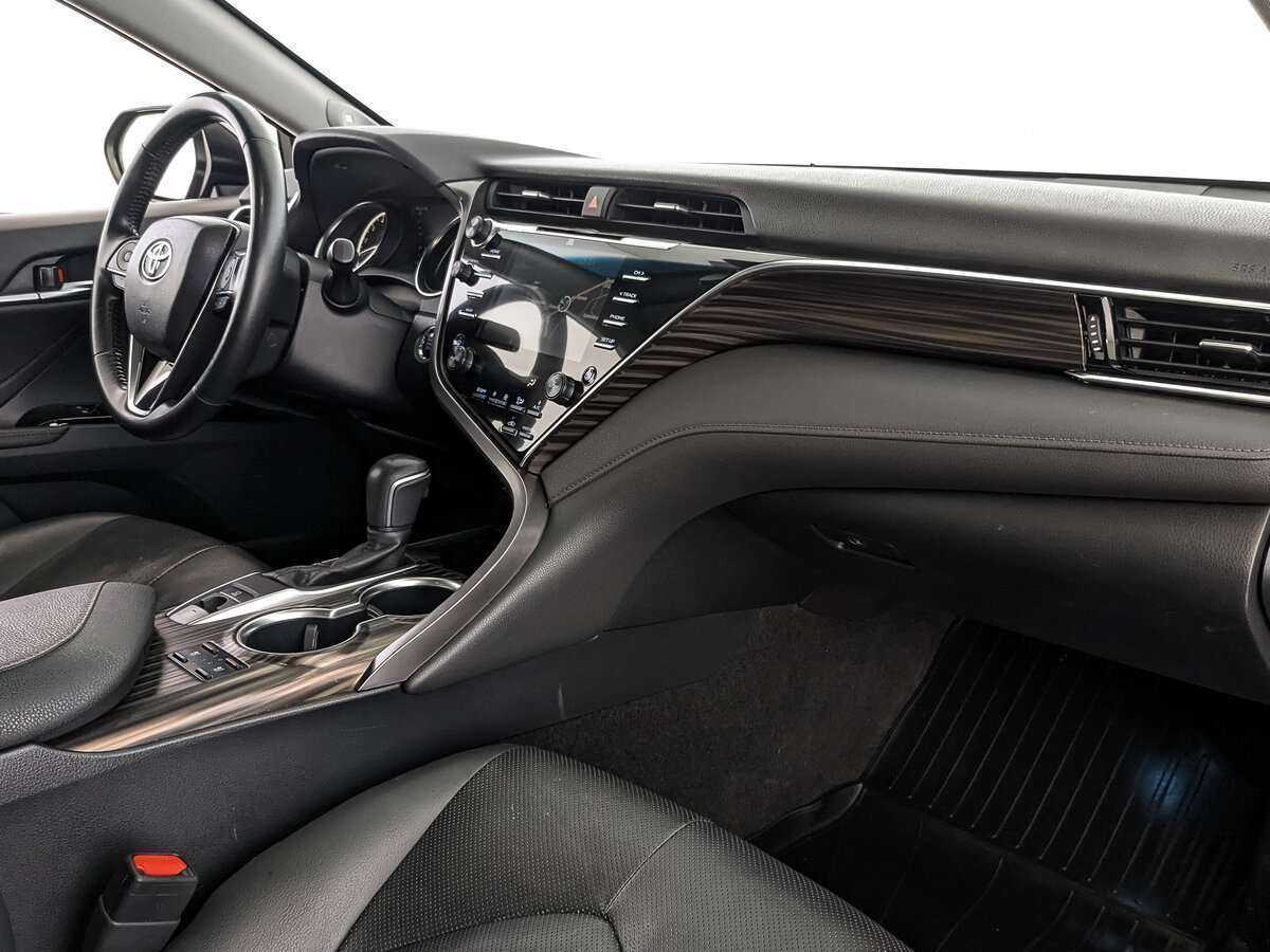 Toyota Camry 2018 года с пробегом. Фото: #9