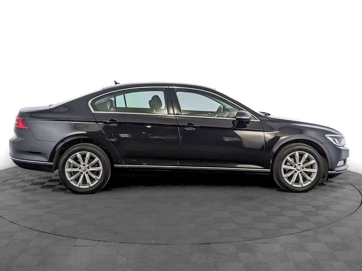 Volkswagen Passat 2017 года с пробегом. Фото: #3