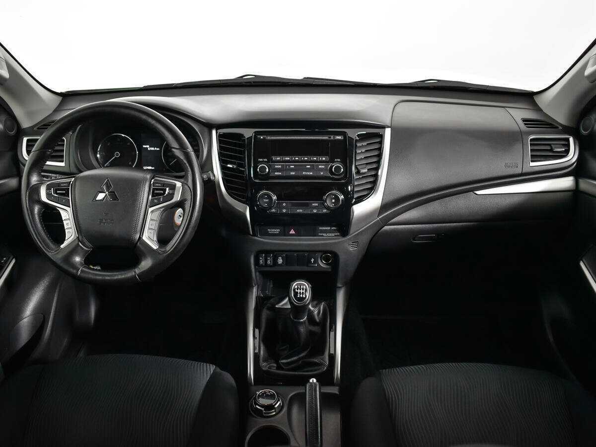 Mitsubishi Pajero Sport 2017 года с пробегом. Фото: #11