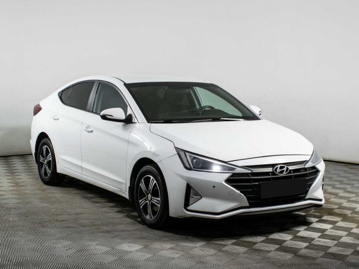 Hyundai Elantra 2019 года с пробегом. Фото: #2