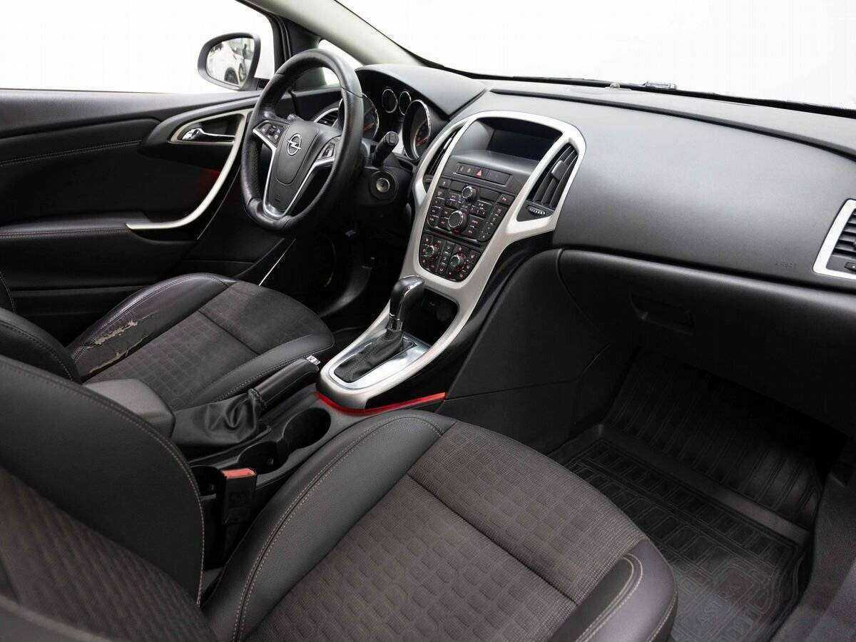 Opel Astra 2012 года с пробегом. Фото: #9