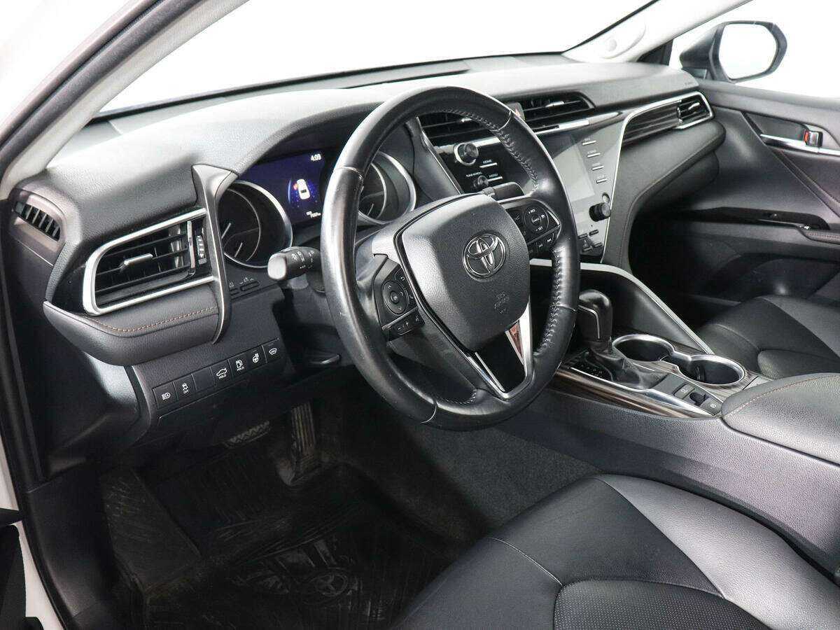Toyota Camry 2020 года с пробегом. Фото: #7