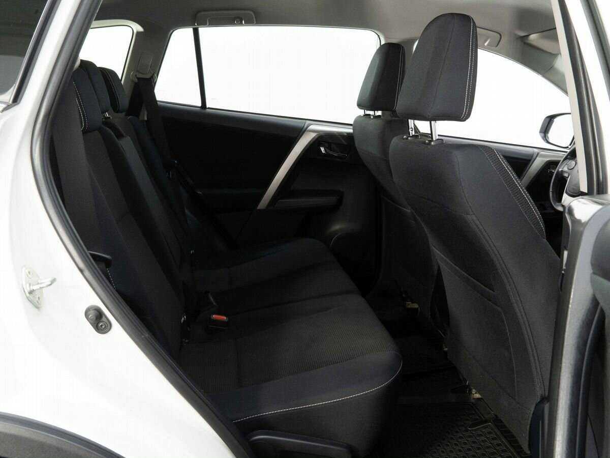 Toyota RAV4 2018 года с пробегом. Фото: #26