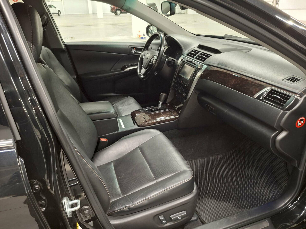 Toyota Camry 2015 года с пробегом. Фото: #9