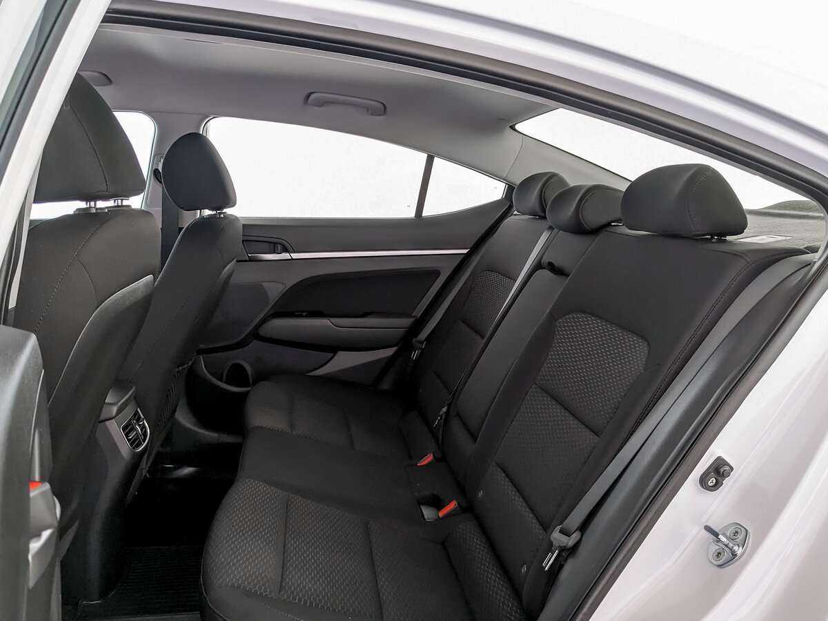 Hyundai Elantra 2020 года с пробегом. Фото: #9