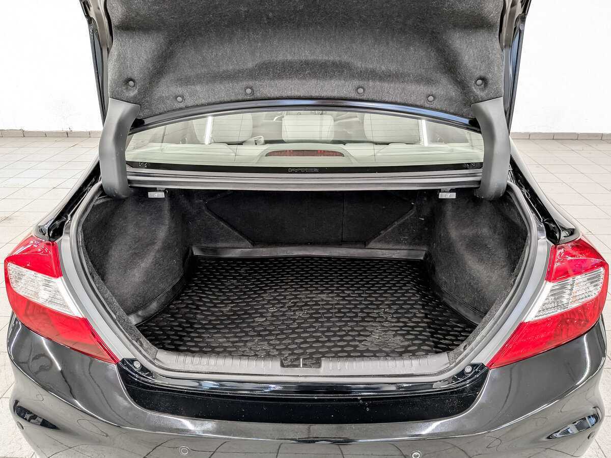 Honda Civic 2012 года с пробегом. Фото: #9