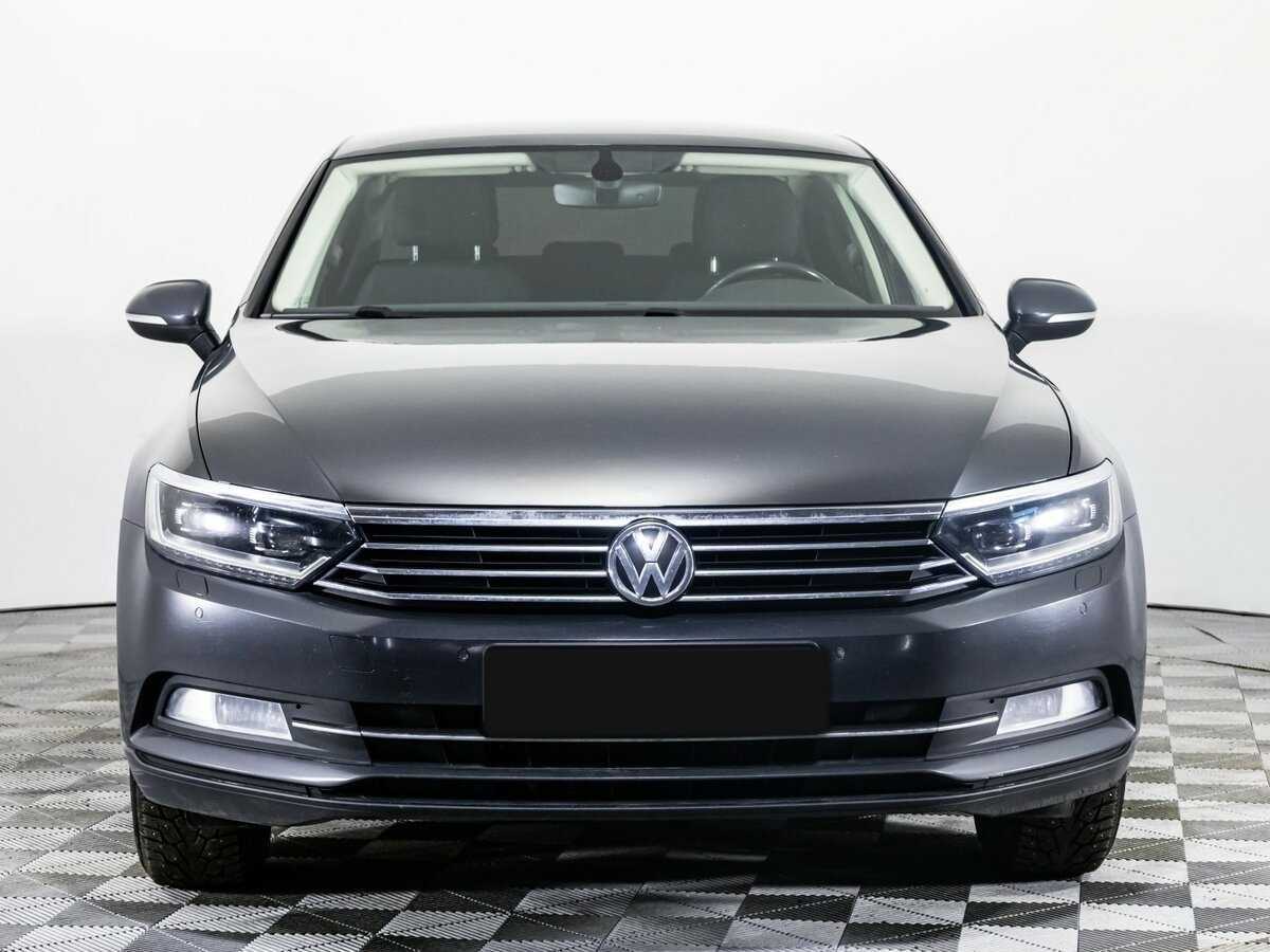 Volkswagen Passat 2018 года с пробегом. Фото: #1