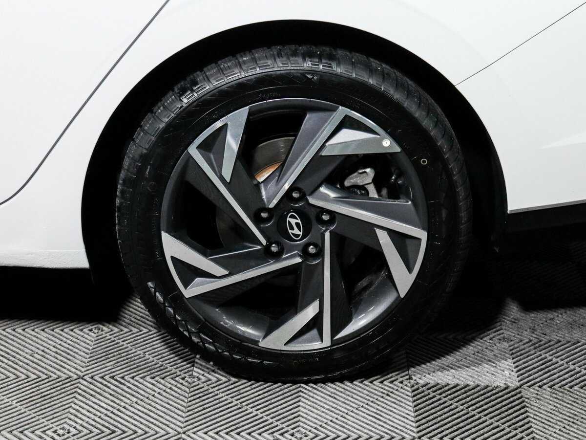 Hyundai Elantra 2023 года с пробегом. Фото: #14