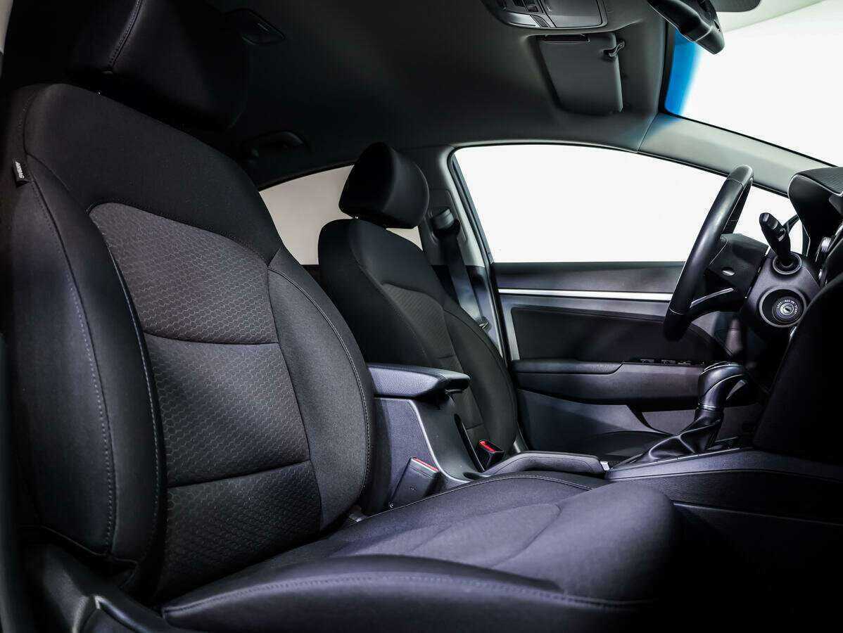 Hyundai Elantra 2019 года с пробегом. Фото: #9