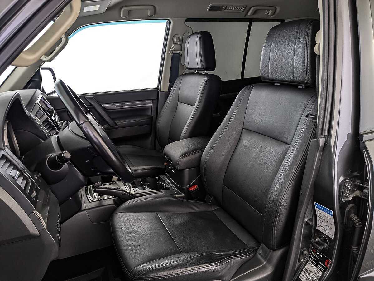 Mitsubishi Pajero 2018 года с пробегом. Фото: #19