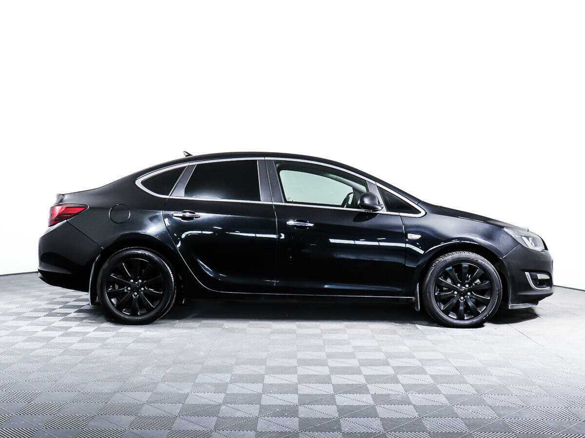 Opel Astra 2013 года с пробегом. Фото: #2