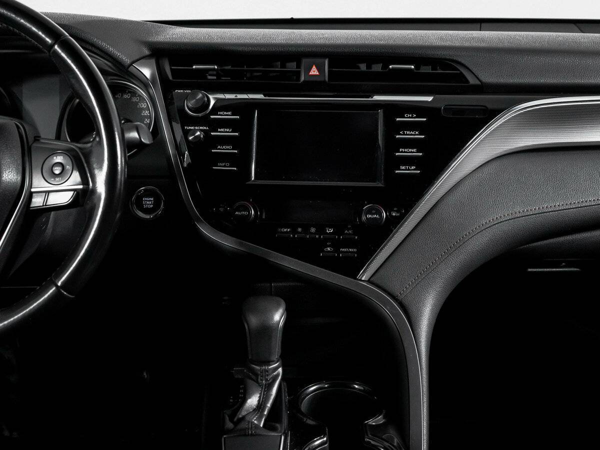 Toyota Camry 2018 года с пробегом. Фото: #12