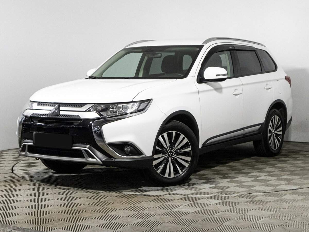 Mitsubishi Outlander 2018 года с пробегом. Посмотреть фото