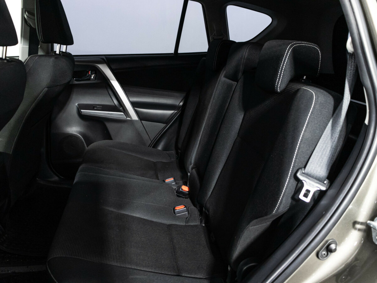 Toyota RAV4 2015 года с пробегом. Фото: #9