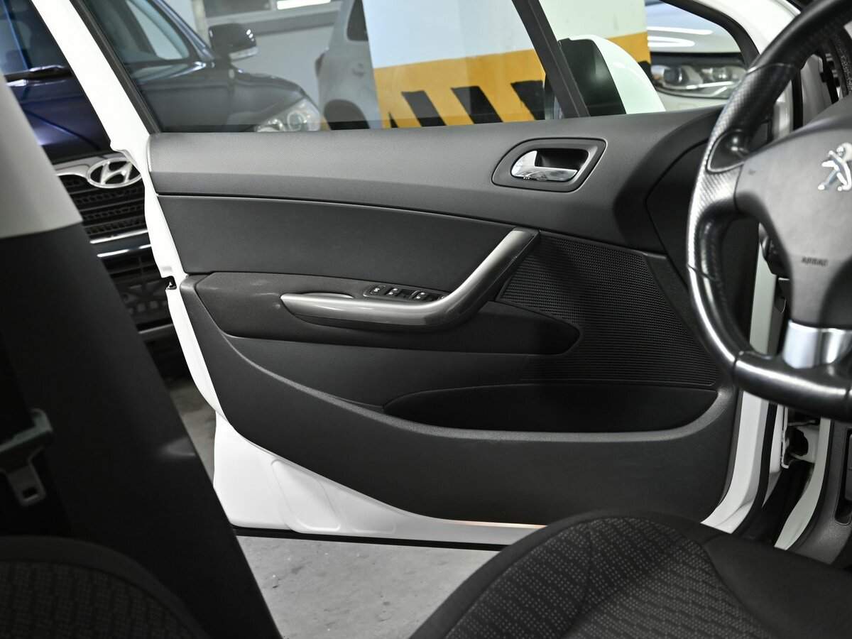 Peugeot 308 2012 года с пробегом. Фото: #5